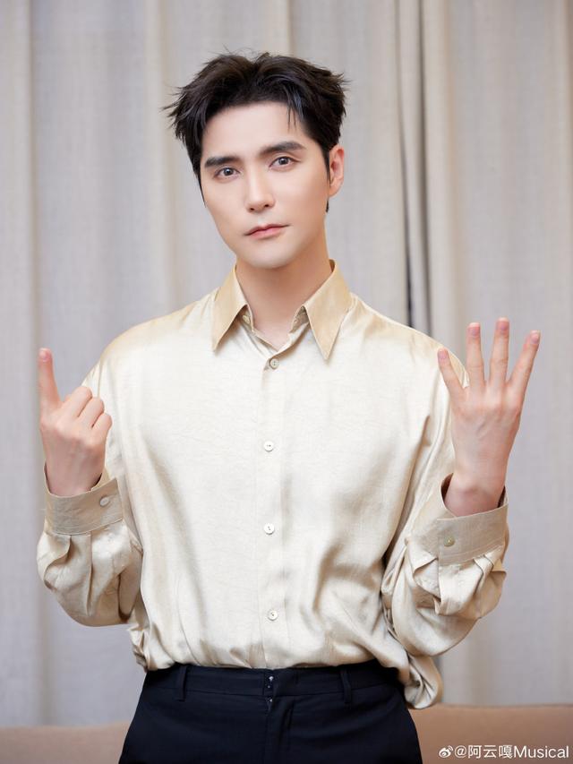 從舞臺巨星到幕后推手 阿云嘎與他的演出經紀人